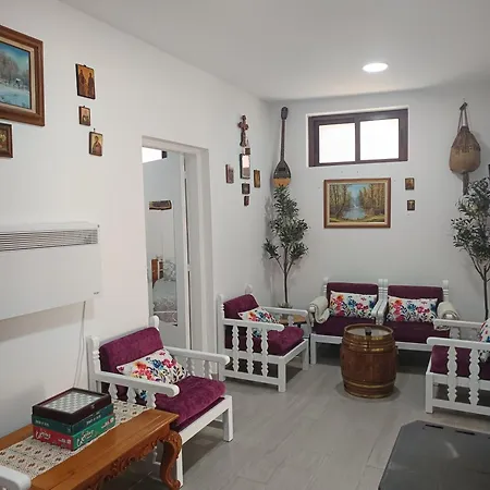 Aliki's House * Foini